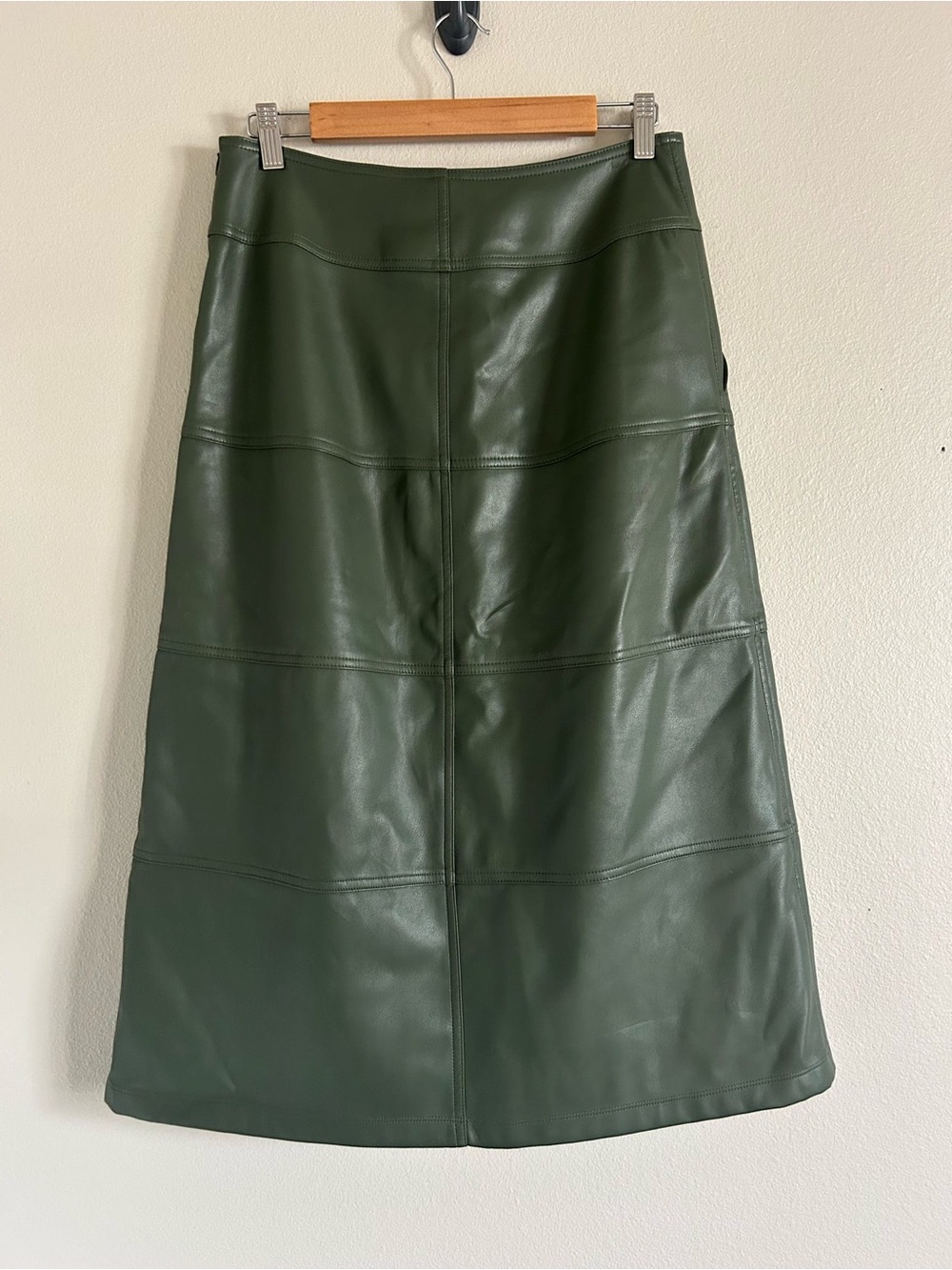 Cabi "Kick It" Skirt Style #4765 Olive Green Faux Leather Midi Size 4 Vegan - Picture 2 of 7